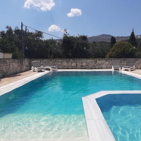 Villa Petrino - Central Flat Location Within Kassiopi. Sleeps 8 外观 照片