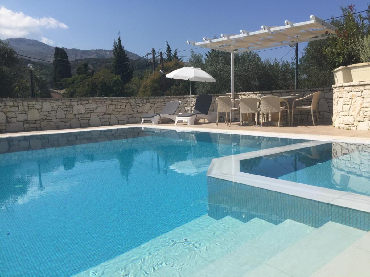 Villa Petrino - Central Flat Location Within Kassiopi. Sleeps 8 外观 照片