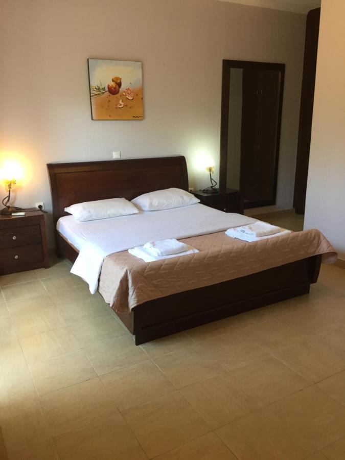 Villa Petrino - Central Flat Location Within Kassiopi. Sleeps 8 外观 照片