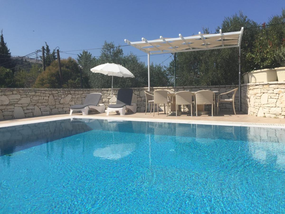 Villa Petrino - Central Flat Location Within Kassiopi. Sleeps 8 外观 照片