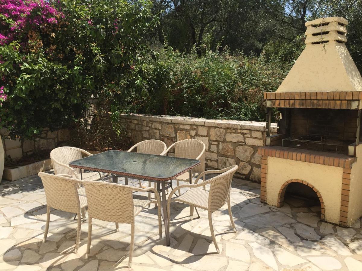 Villa Petrino - Central Flat Location Within Kassiopi. Sleeps 8 外观 照片