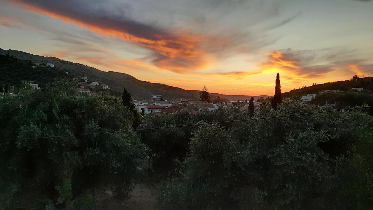Villa Petrino - Central Flat Location Within Kassiopi. Sleeps 8 外观 照片
