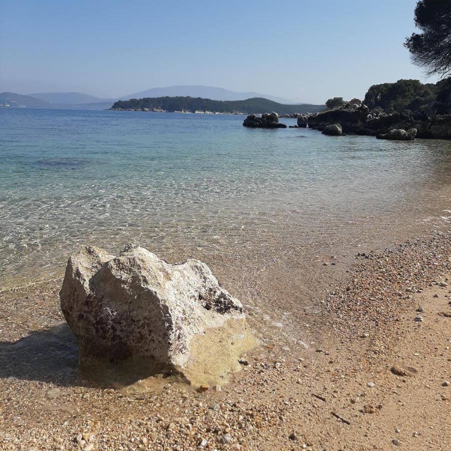 Villa Petrino - Central Flat Location Within Kassiopi. Sleeps 8 外观 照片